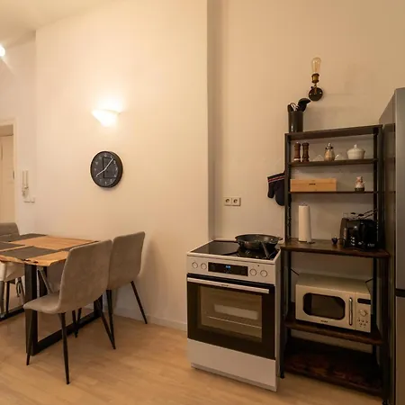 Evostay - Grosses In Zentraler Lage Apartamento Berlim